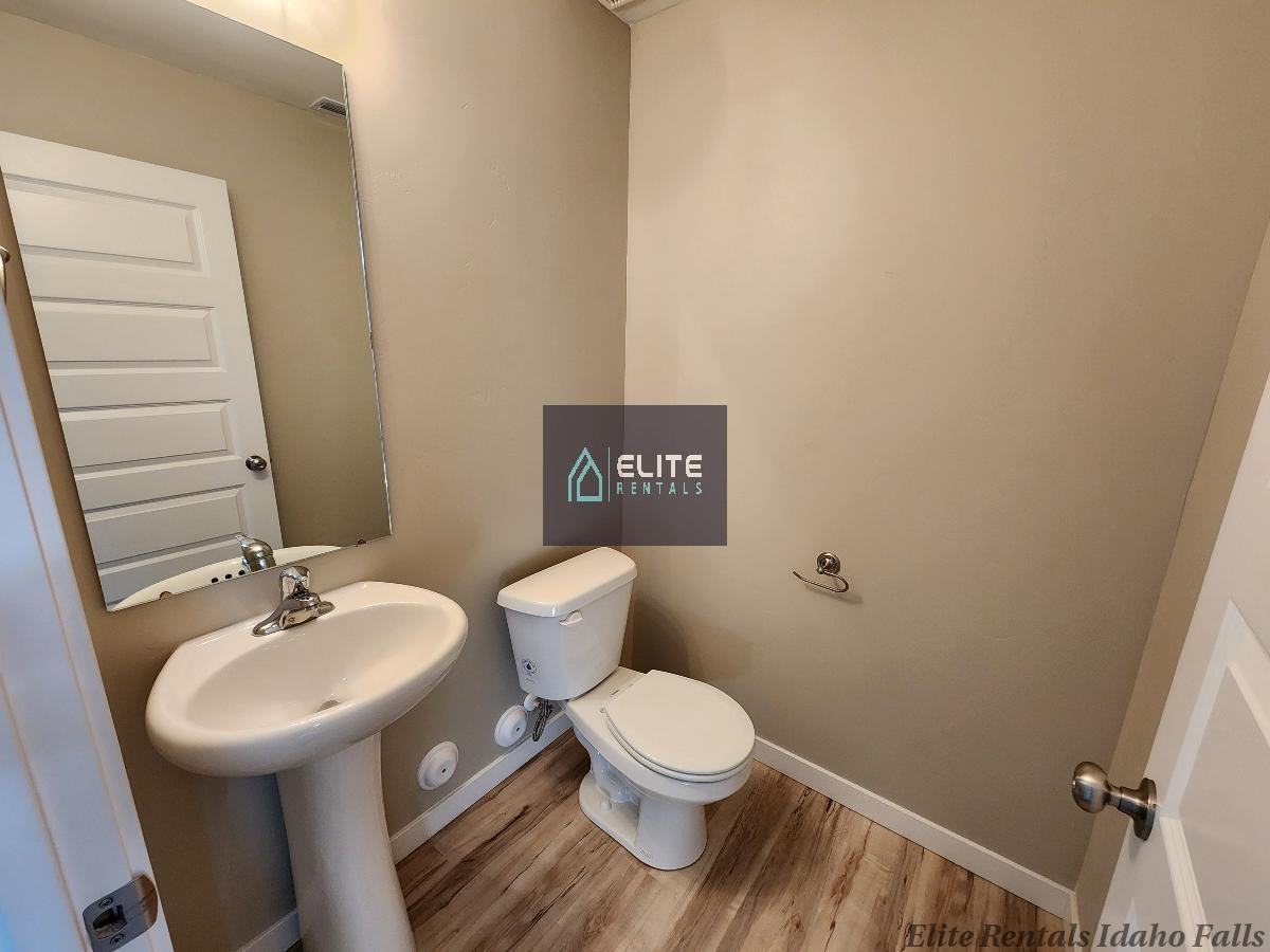 820 Trails End - Photo 6 of 18