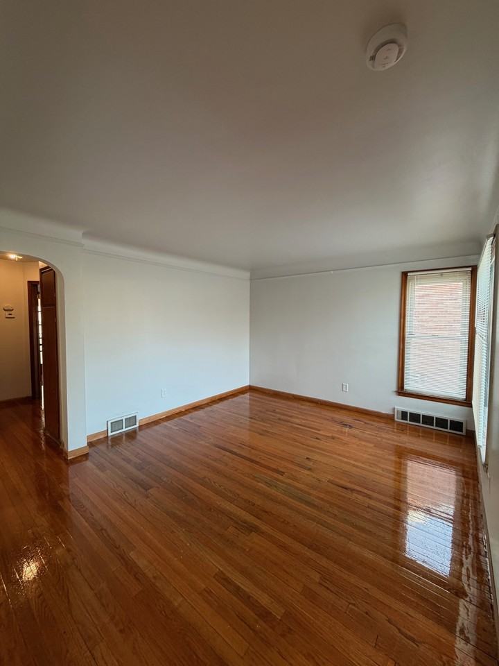 9915 Appleton - Photo 2 of 8