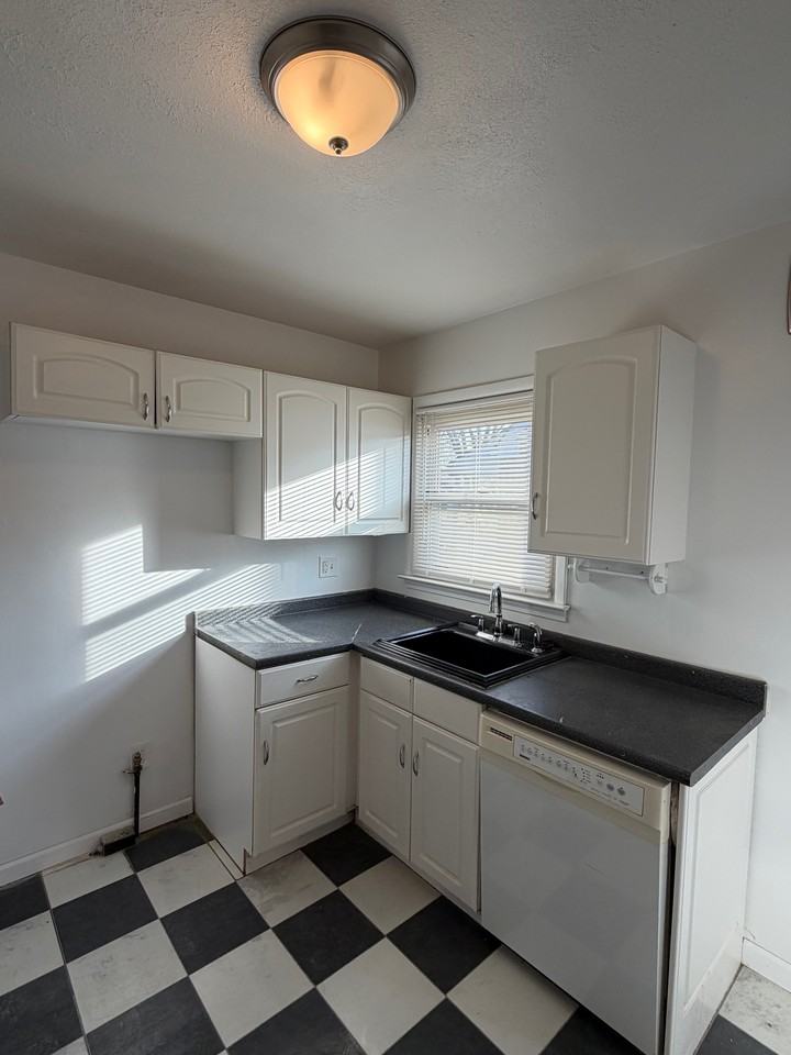 9915 Appleton - Photo 3 of 8