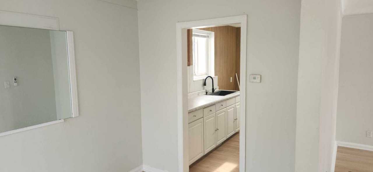 8958 Whitcomb St - Photo 6 of 15