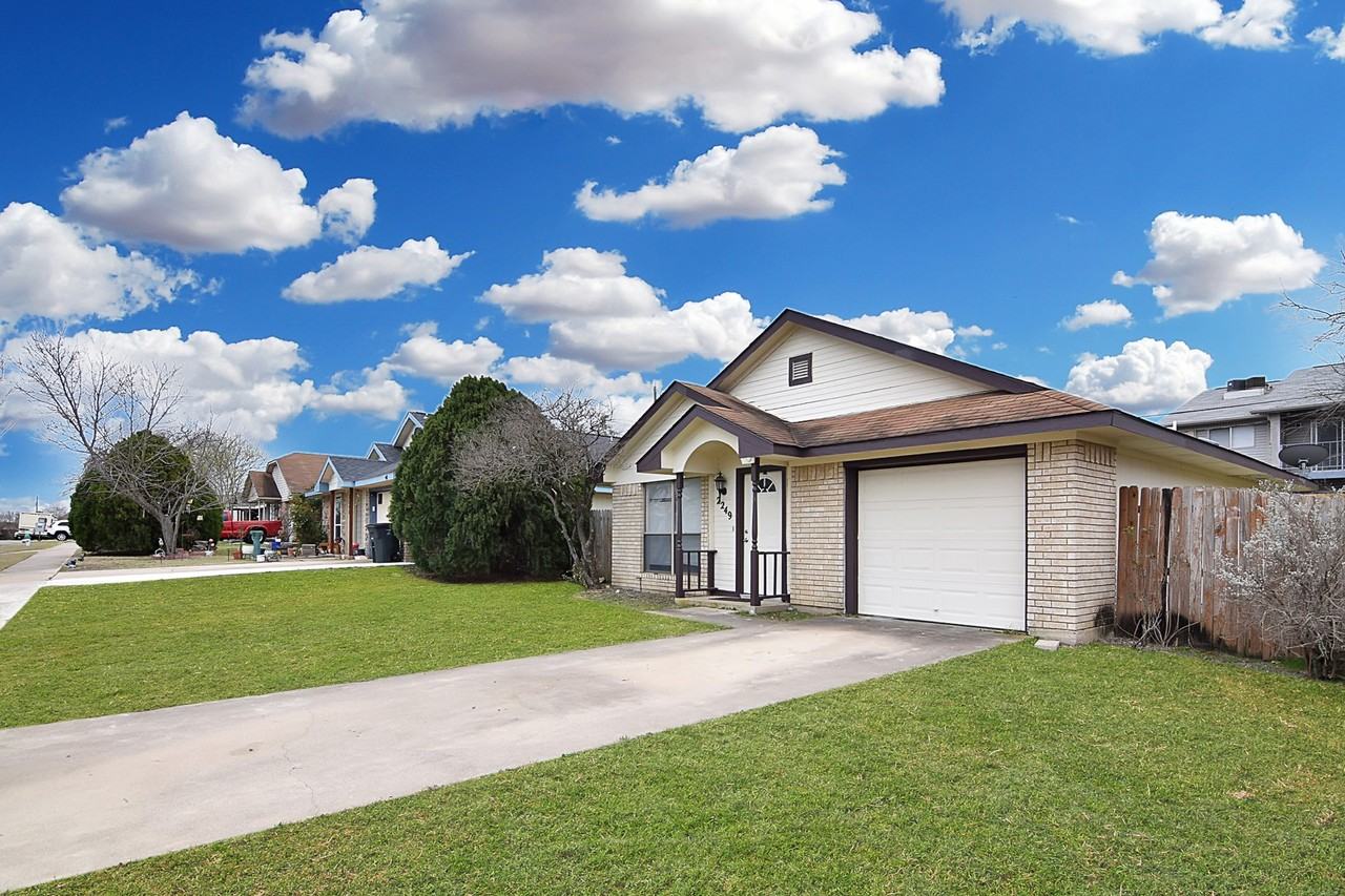 2249 Hilltop Loop - Photo 3 of 19