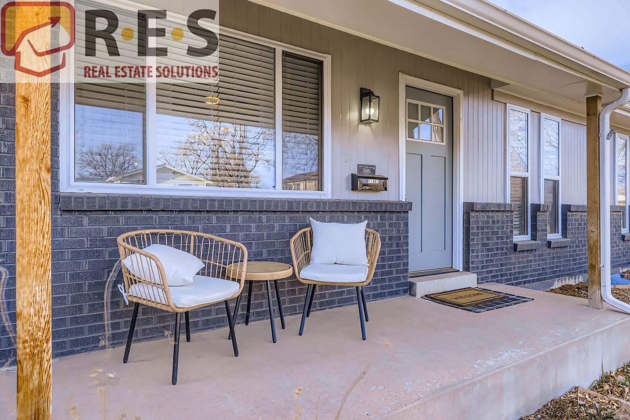 11867 Keough Dr - Photo 2 of 17