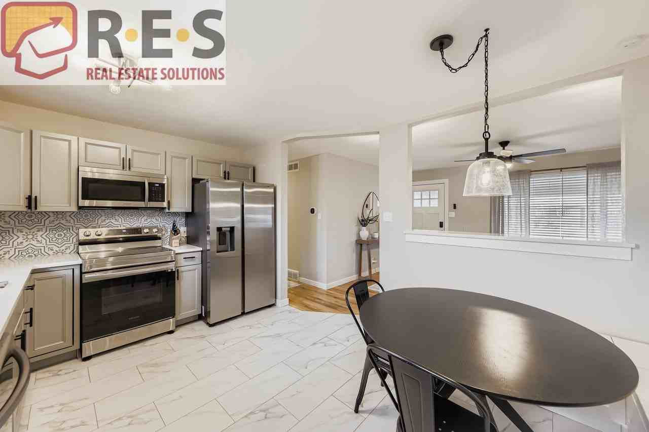 11867 Keough Dr - Photo 3 of 17