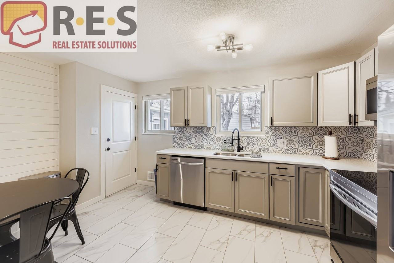 11867 Keough Dr - Photo 4 of 17