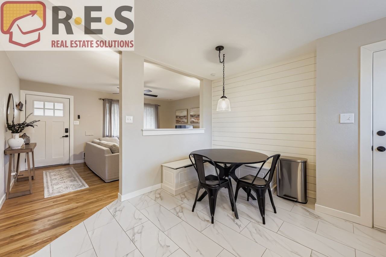 11867 Keough Dr - Photo 5 of 17