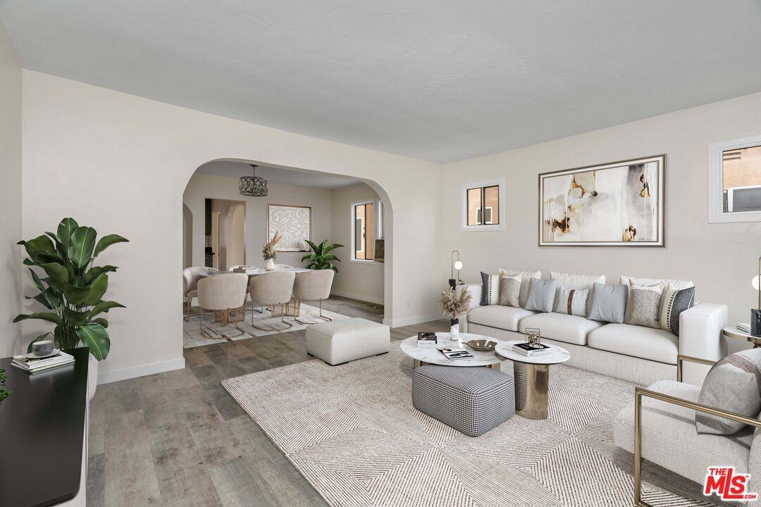 2406 S Cochran Ave - Photo 2 of 13