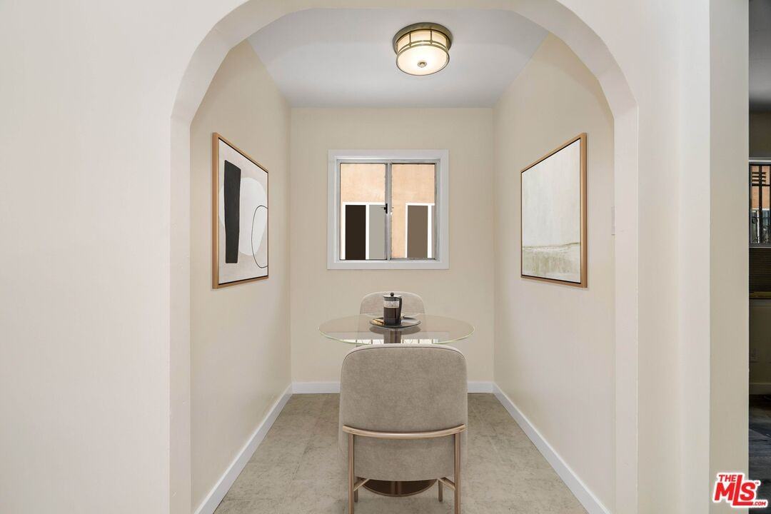2406 S Cochran Ave - Photo 6 of 13