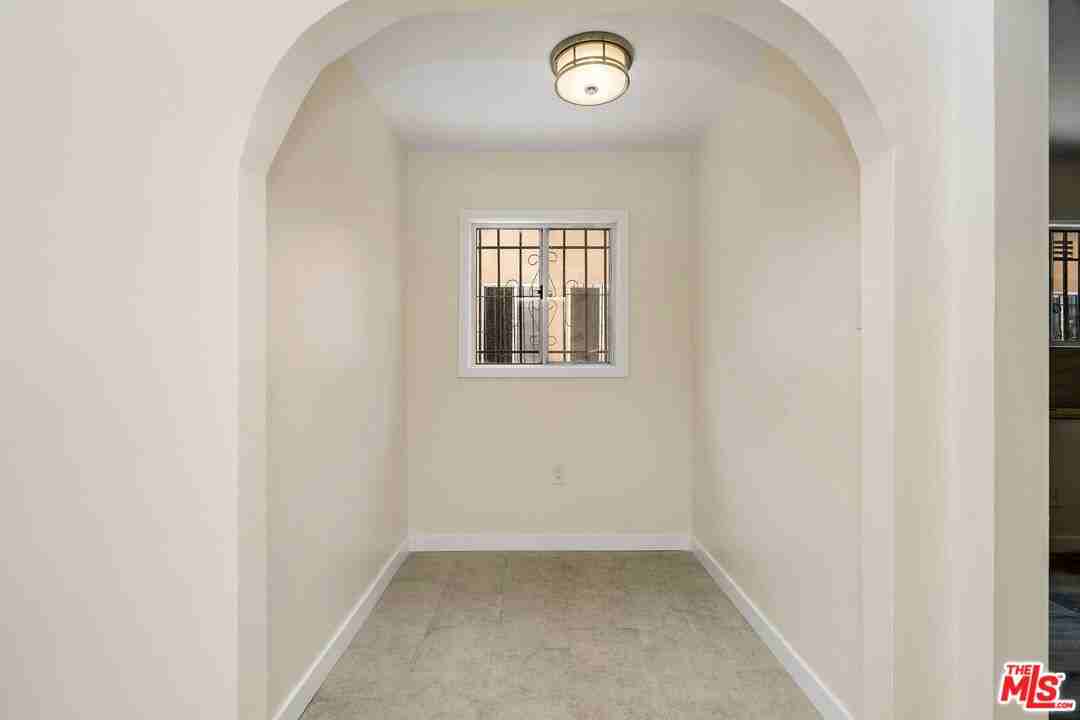 2406 S Cochran Ave - Photo 7 of 13