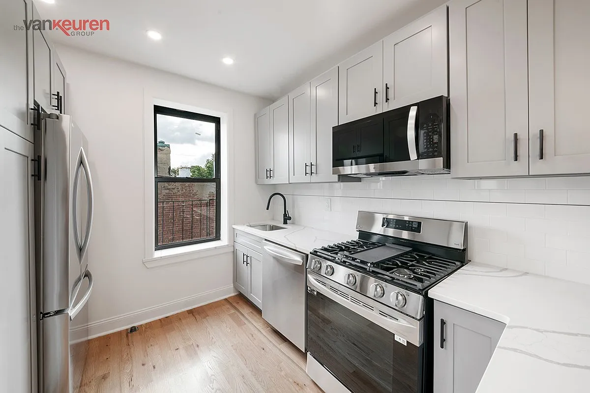 675 Vanderbilt Ave #879 - Photo 2 of 10