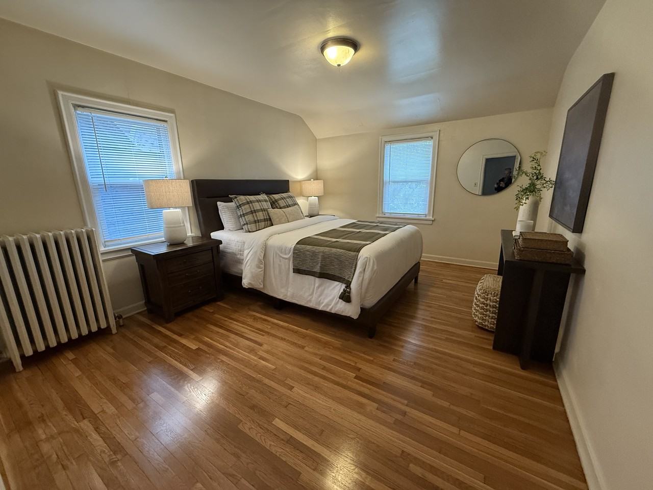 1090 16th Ave Se - Photo 7 of 13