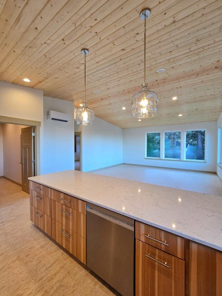 471 Overlook Dr - Photo 3 of 18