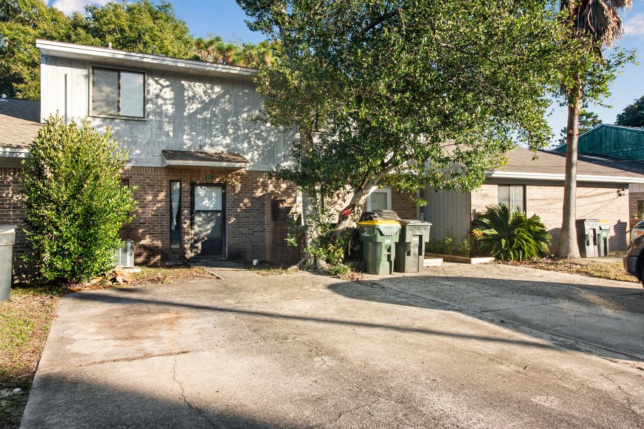 23 Cape Dr Nw #C - Photo 2 of 20