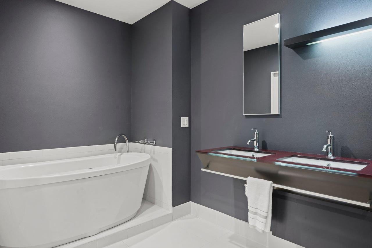 625 N Segoe Rd - Photo 2 of 4