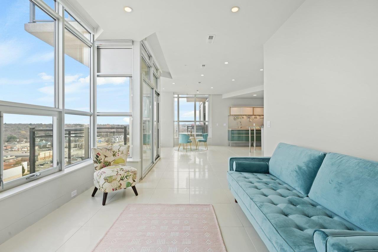 625 N Segoe Rd - Photo 3 of 4