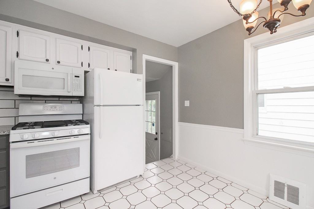 11912 Derby Ave - Photo 6 of 29