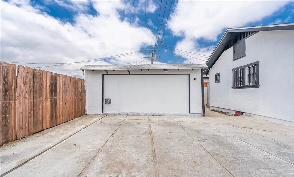 840 1/2 W Gage Ave - Photo 3 of 16