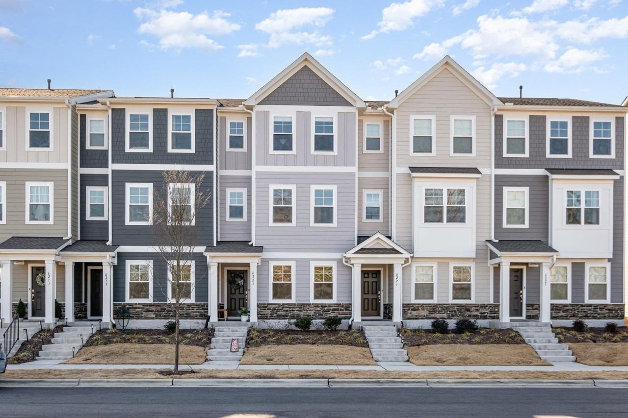 6221 Truxton Ln - Photo 2 of 14