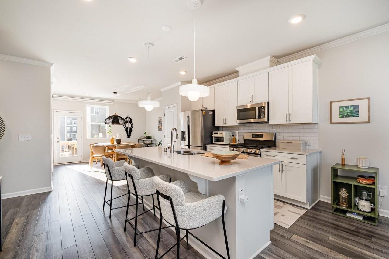 6221 Truxton Ln - Photo 5 of 14