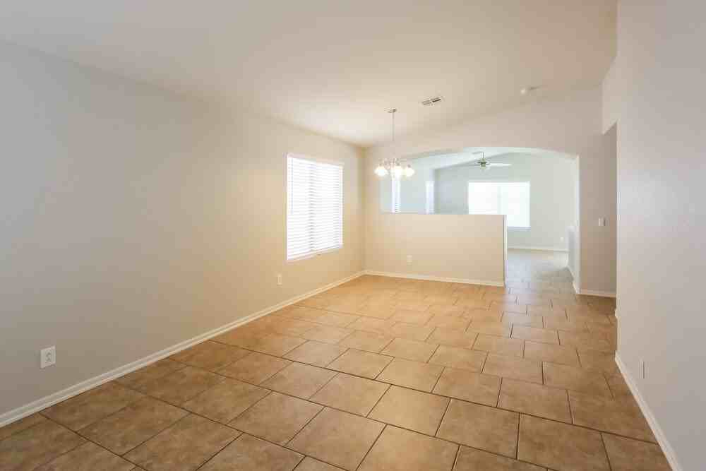 10355 W Dana Ln - Photo 3 of 16