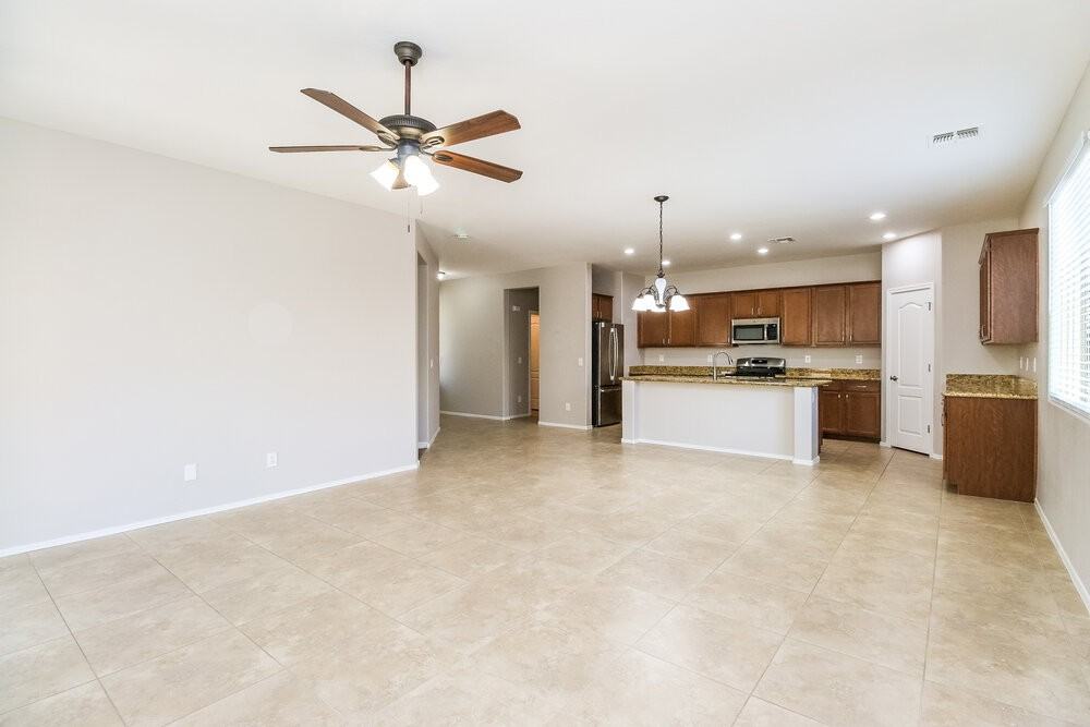 20968 E Creekside Dr - Photo 3 of 16