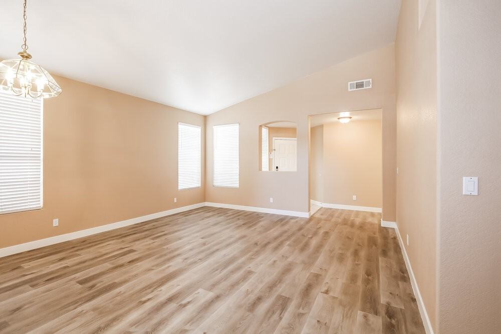 1736 Shadow Bay Ct - Photo 5 of 16