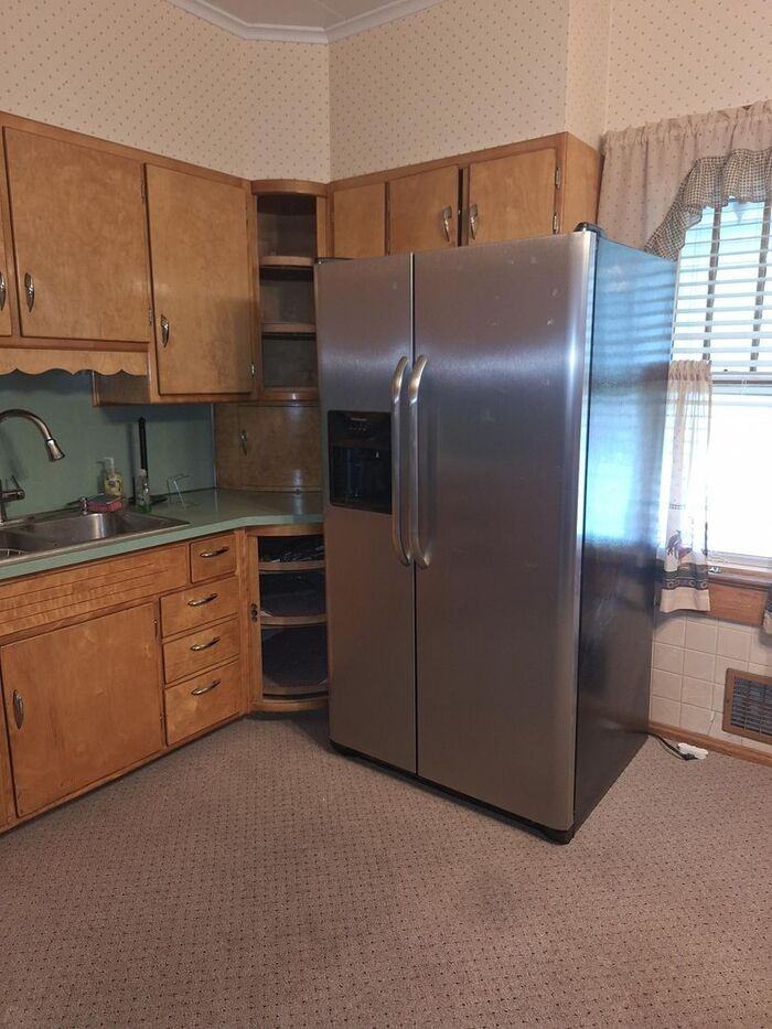 1050 Walnut St - Photo 5 of 8