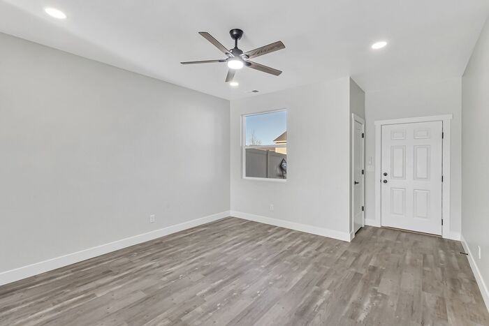 2863 Naples Dr - Photo 7 of 26