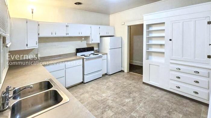 1960 Kincaid St - Photo 4 of 41