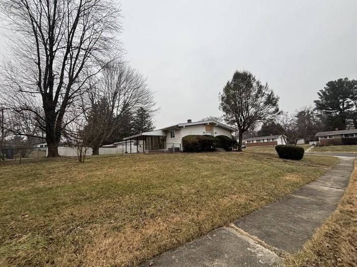 4700 3 Oaks Rd - Photo 2 of 23