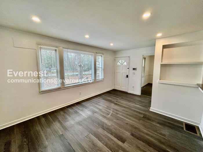 1738 Duke Rd - Photo 6 of 32