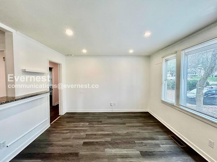 1738 Duke Rd - Photo 7 of 32