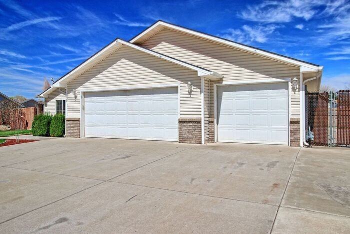 850 Henry Cir - Photo 3 of 28