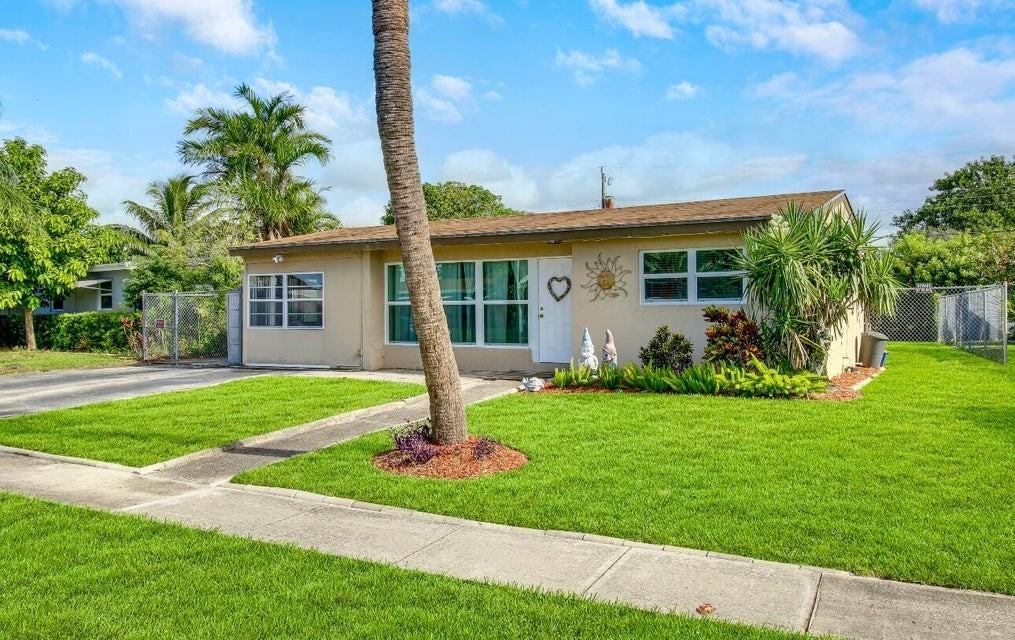 3941 Tuskegee Drive - Photo 2 of 6