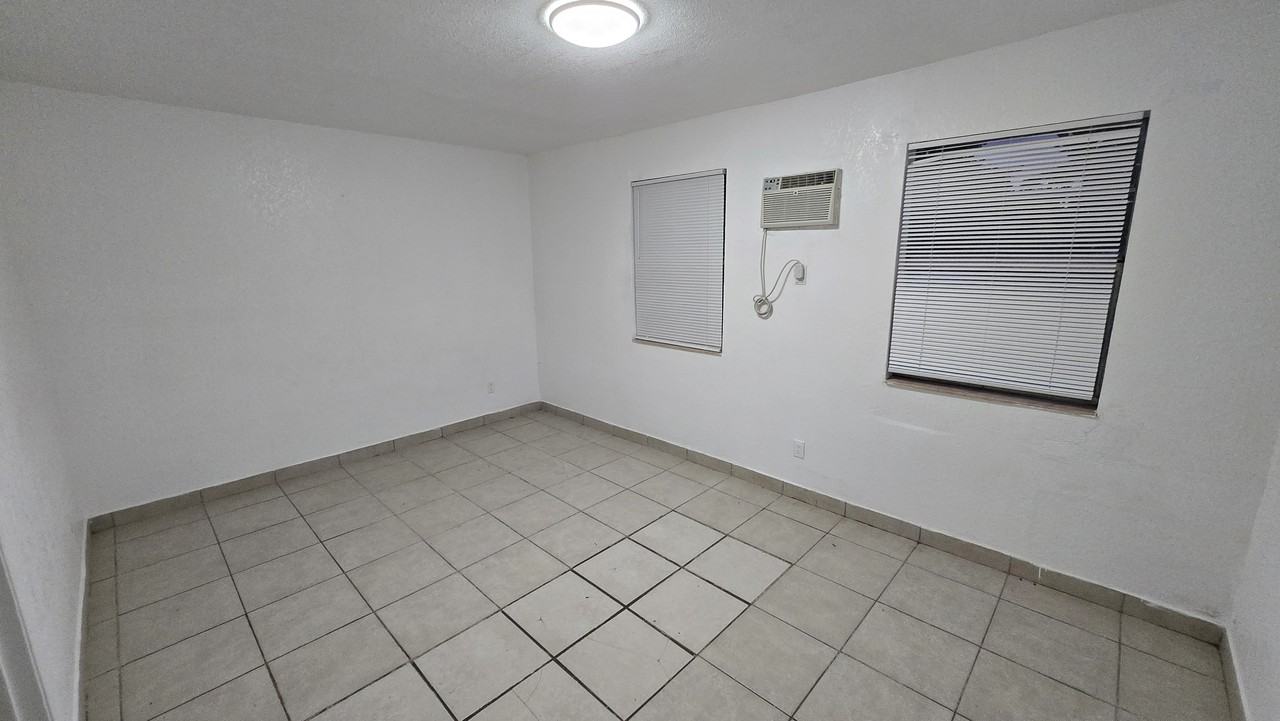 16951 Northeast 18th Avenue #1 - Photo 3 of 10