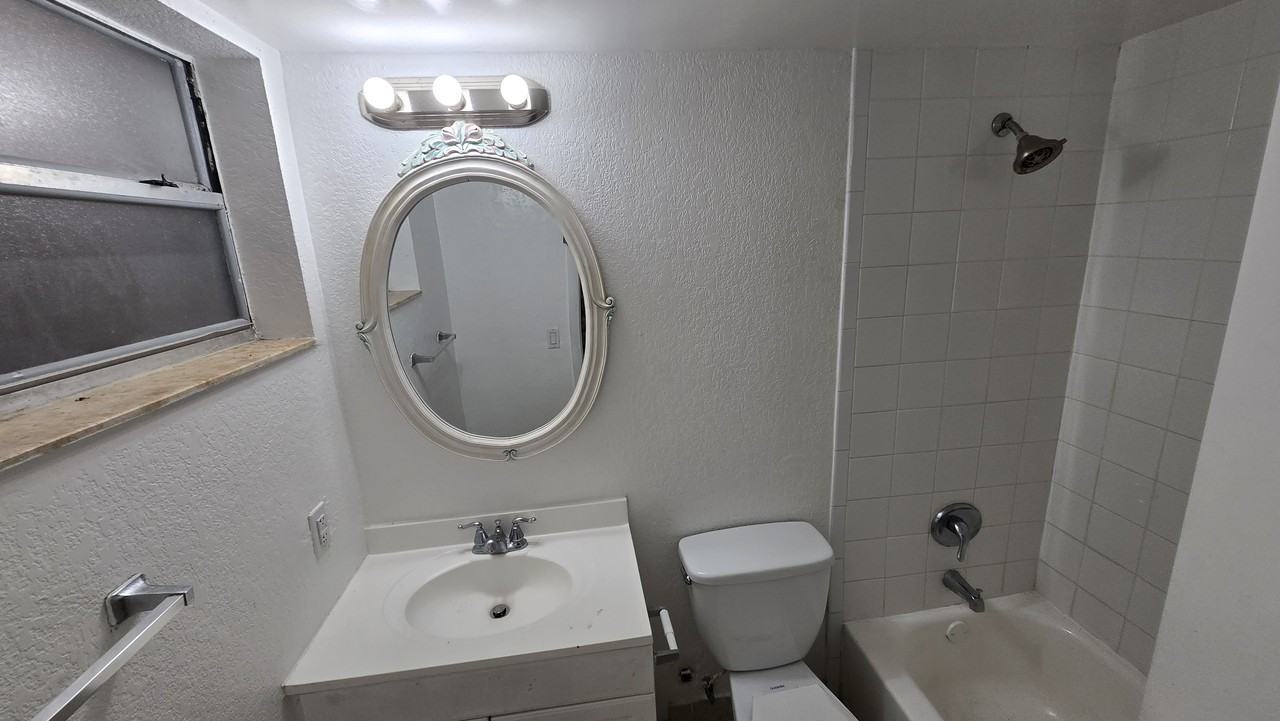 16951 Northeast 18th Avenue #1 - Photo 4 of 10