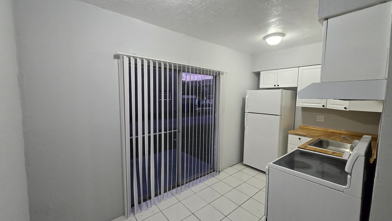 16951 Northeast 18th Avenue #4 - Photo 6 of 9