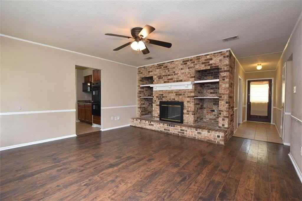 429 Briargrove Dr - Photo 4 of 17