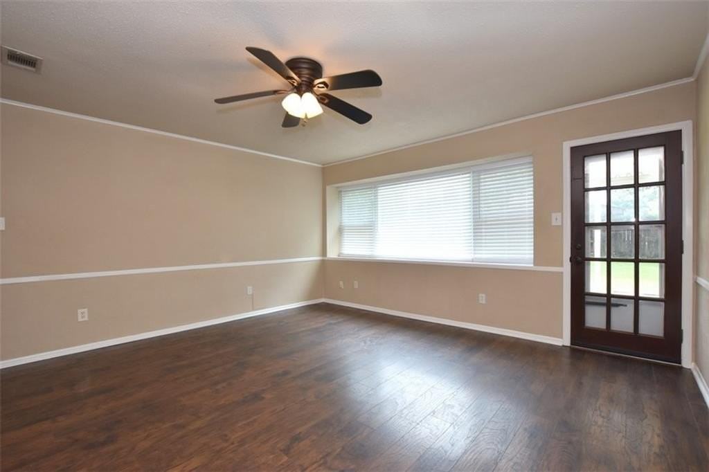 429 Briargrove Dr - Photo 5 of 17