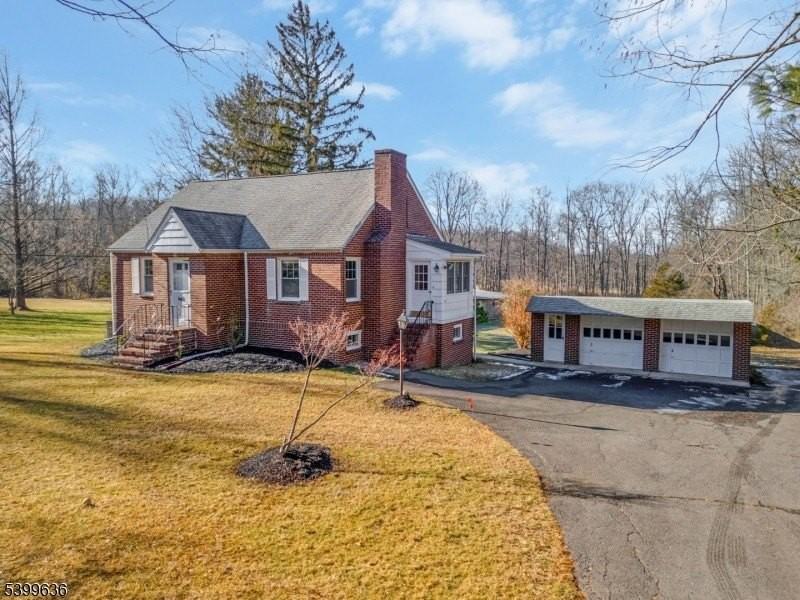 111 King George Rd - Photo 2 of 41