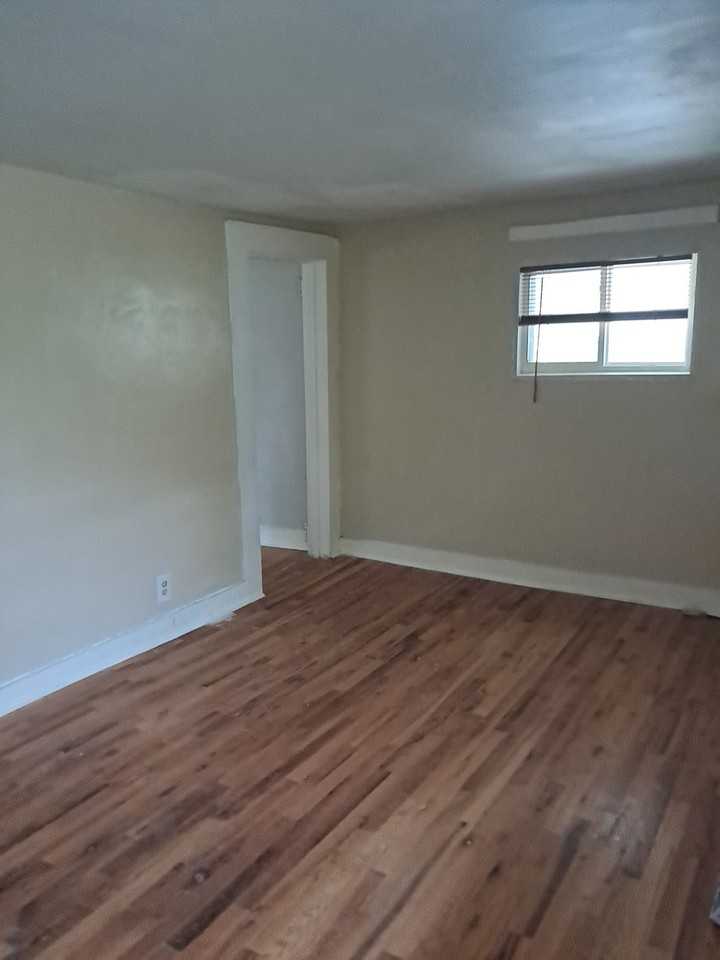 4908 Eau Claire St #1 - Photo 3 of 14