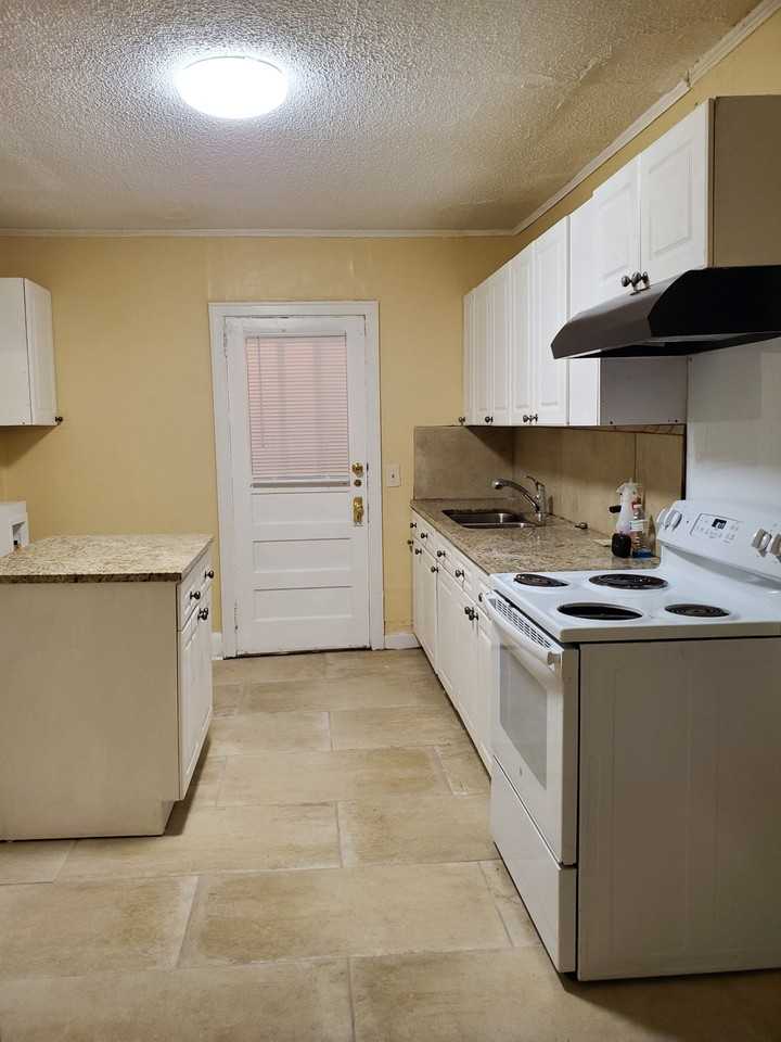 1717 Dairy St #1 - Photo 3 of 6