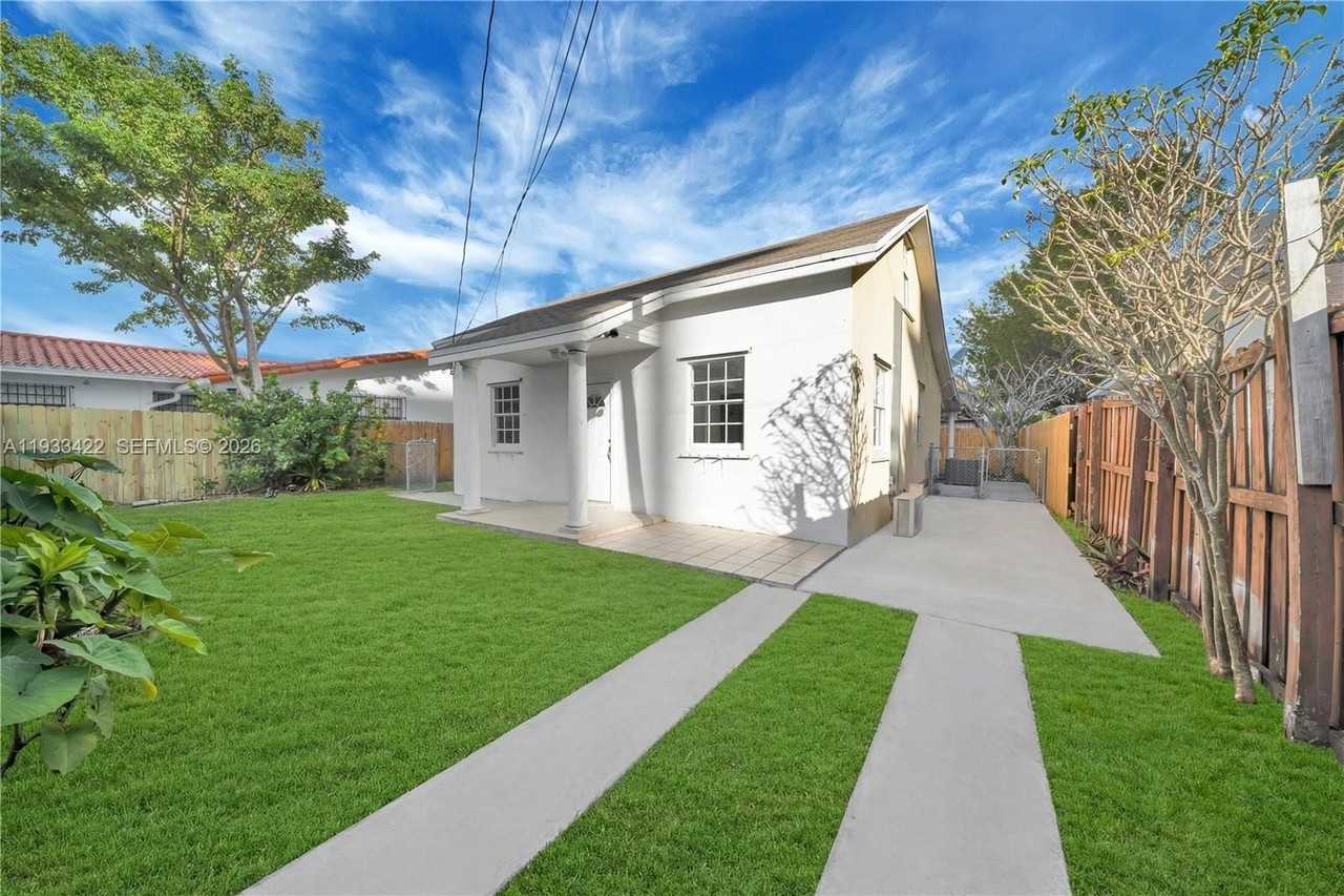 2731 Sw 24th St #2731 - Photo 3 of 24