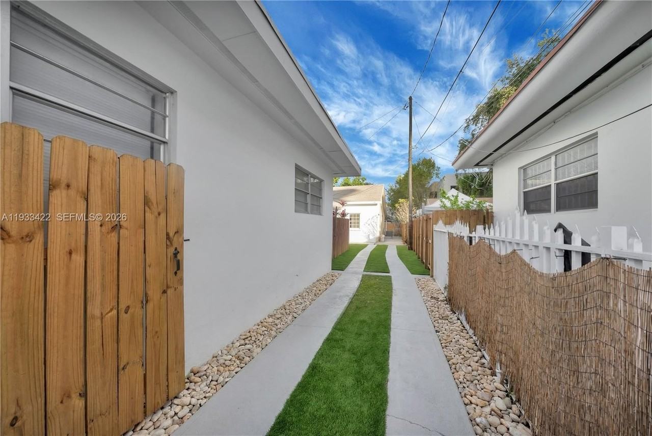 2731 Sw 24th St #2731 - Photo 4 of 24