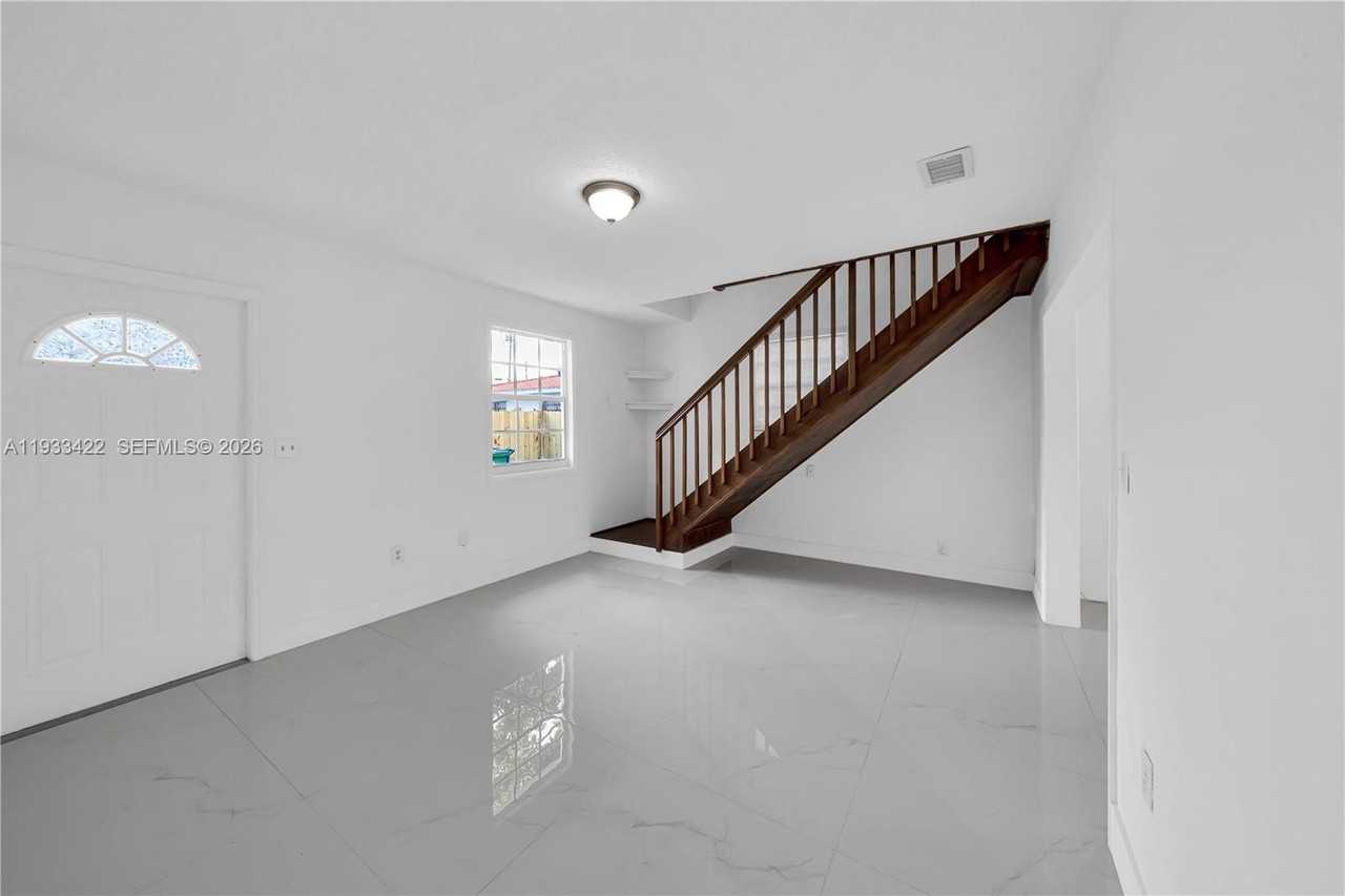 2731 Sw 24th St #2731 - Photo 6 of 24