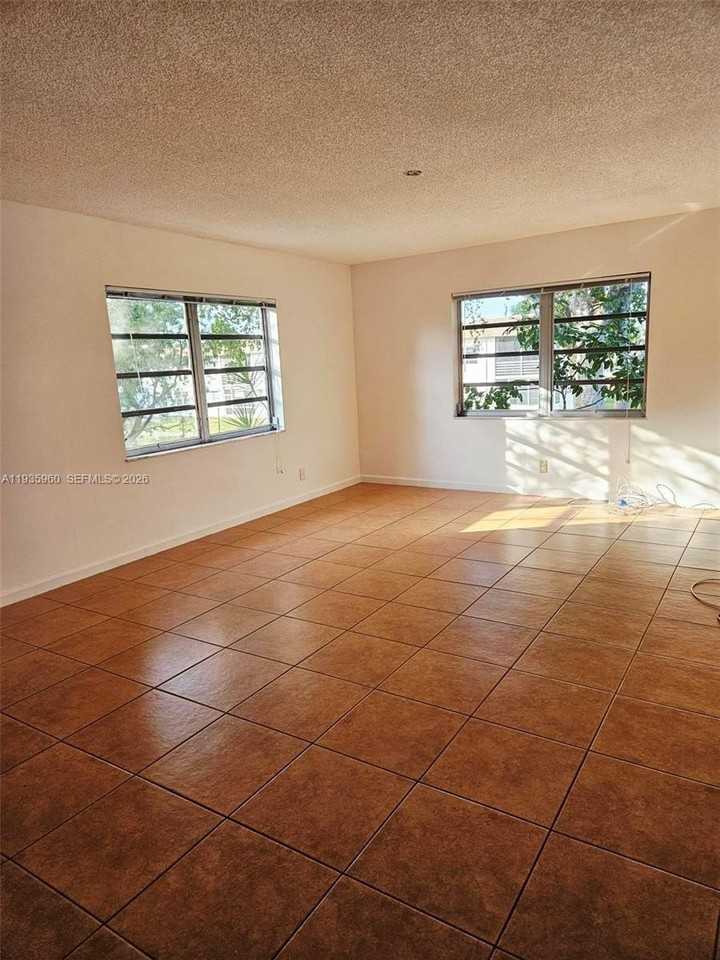 5140 Sw 40th Ave #24C - Photo 2 of 31