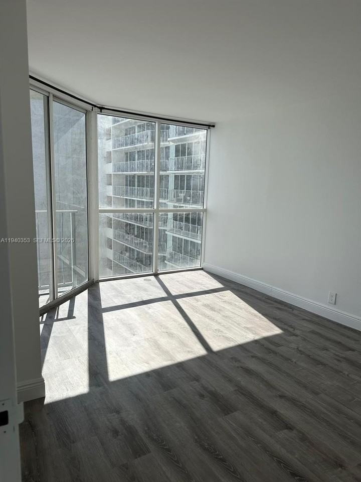 7601 E Treasure Dr #1823 - Photo 5 of 24