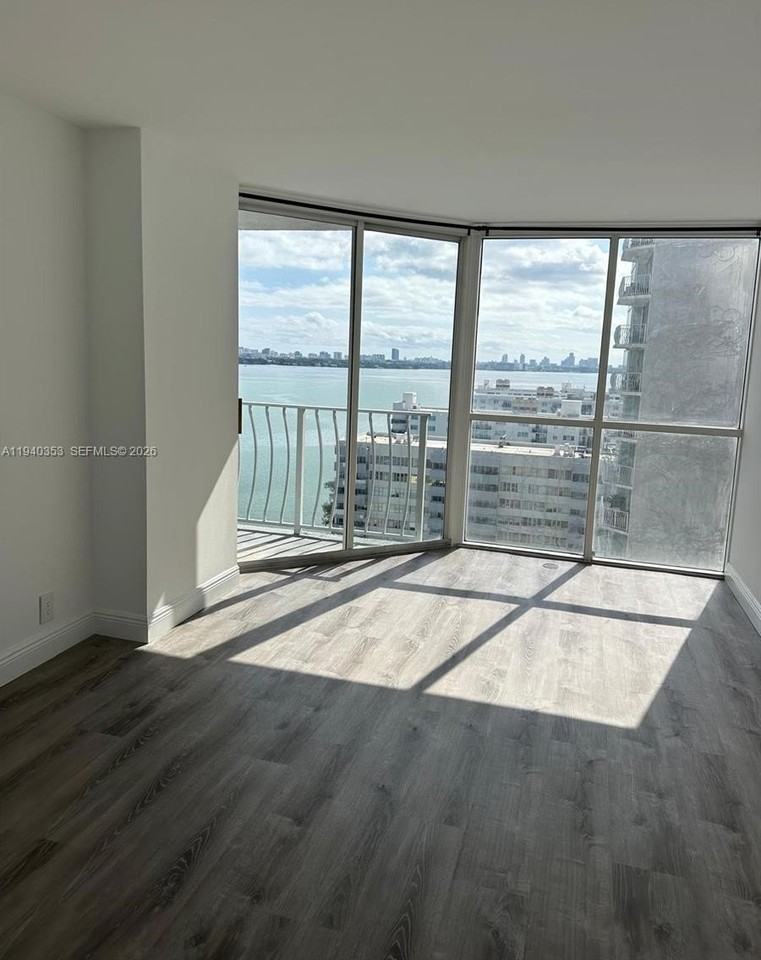 7601 E Treasure Dr #1823 - Photo 6 of 24