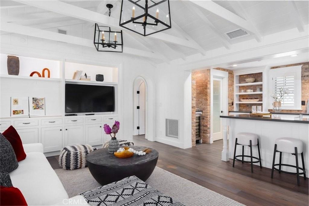 426 Dahlia Ave - Photo 2 of 50