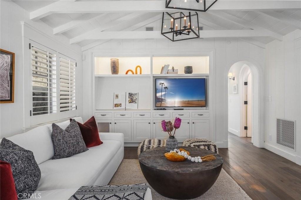 426 Dahlia Ave - Photo 4 of 50