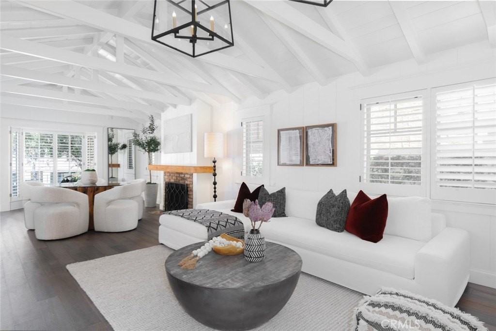 426 Dahlia Ave - Photo 5 of 50